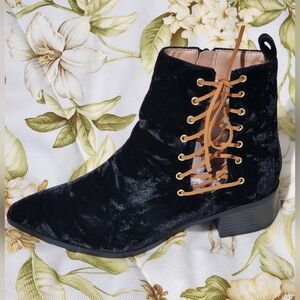 Journee Collection Women's Tru Comfort Foam Aqua Booties SIZE 9